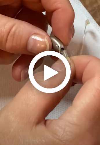 How to change an Oticon Mini-fit Wax Guard – an in-house video by Selma Becker